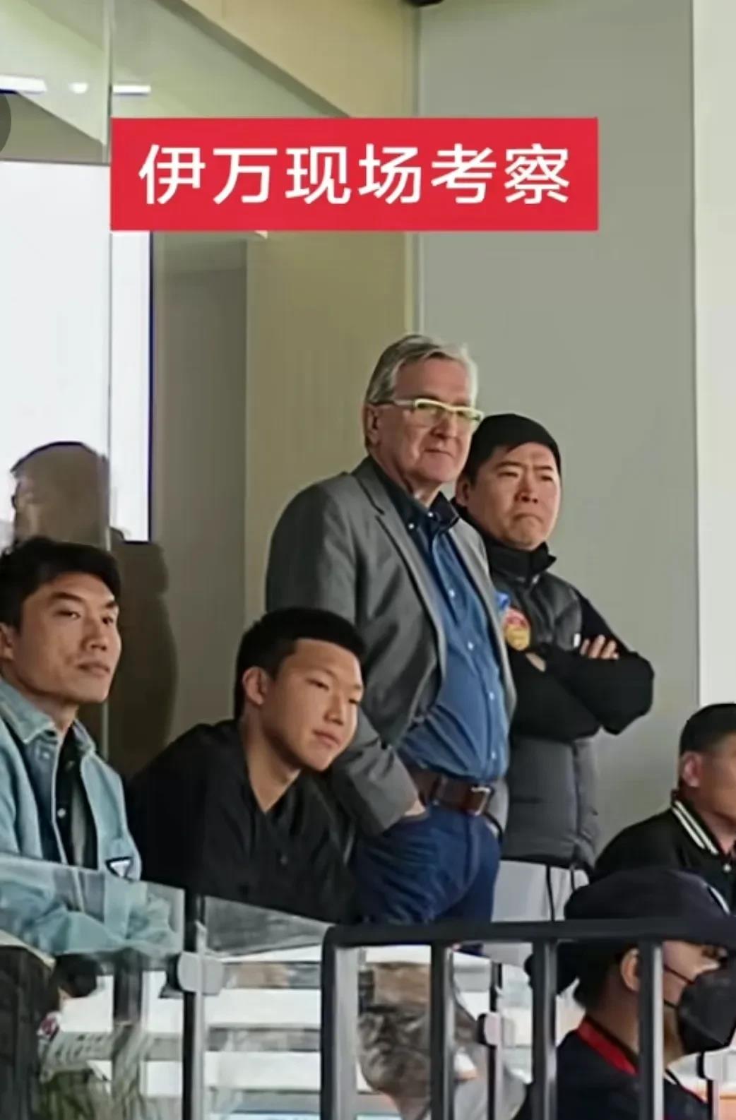关于伊万与中国驻克罗地亚大使共进晚餐赠送国足签名球衣(图)的信息