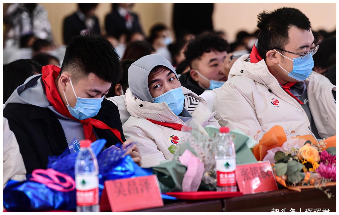 包含宁波男篮分享校园行视频：让梦想的树苗在孩子内心发芽的词条