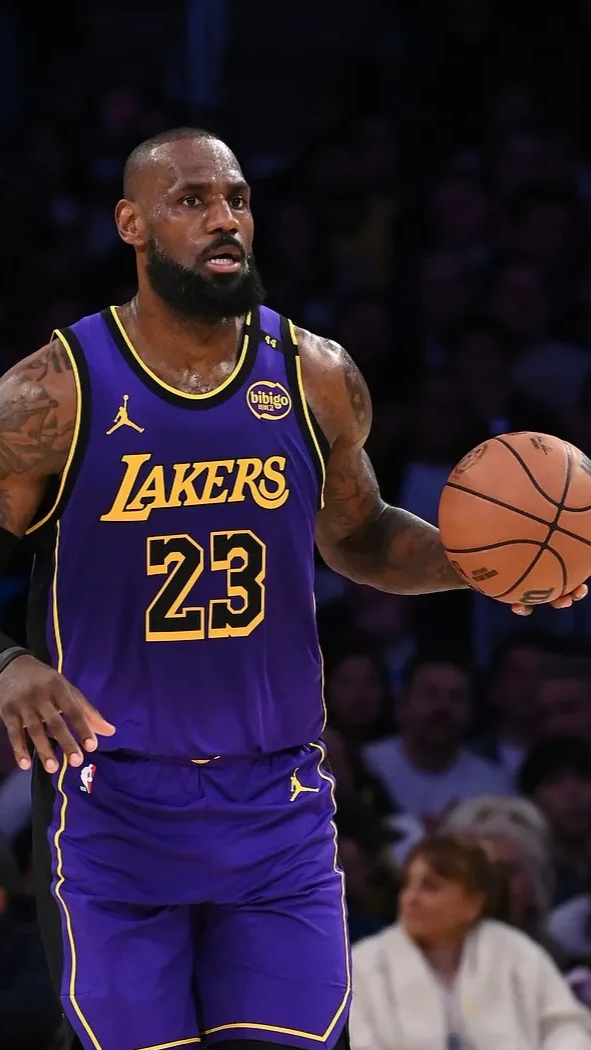 开云体育官网-近15年NBA季后赛最佳球员：詹姆斯统治7年，库里22年逆天改命的简单介绍
